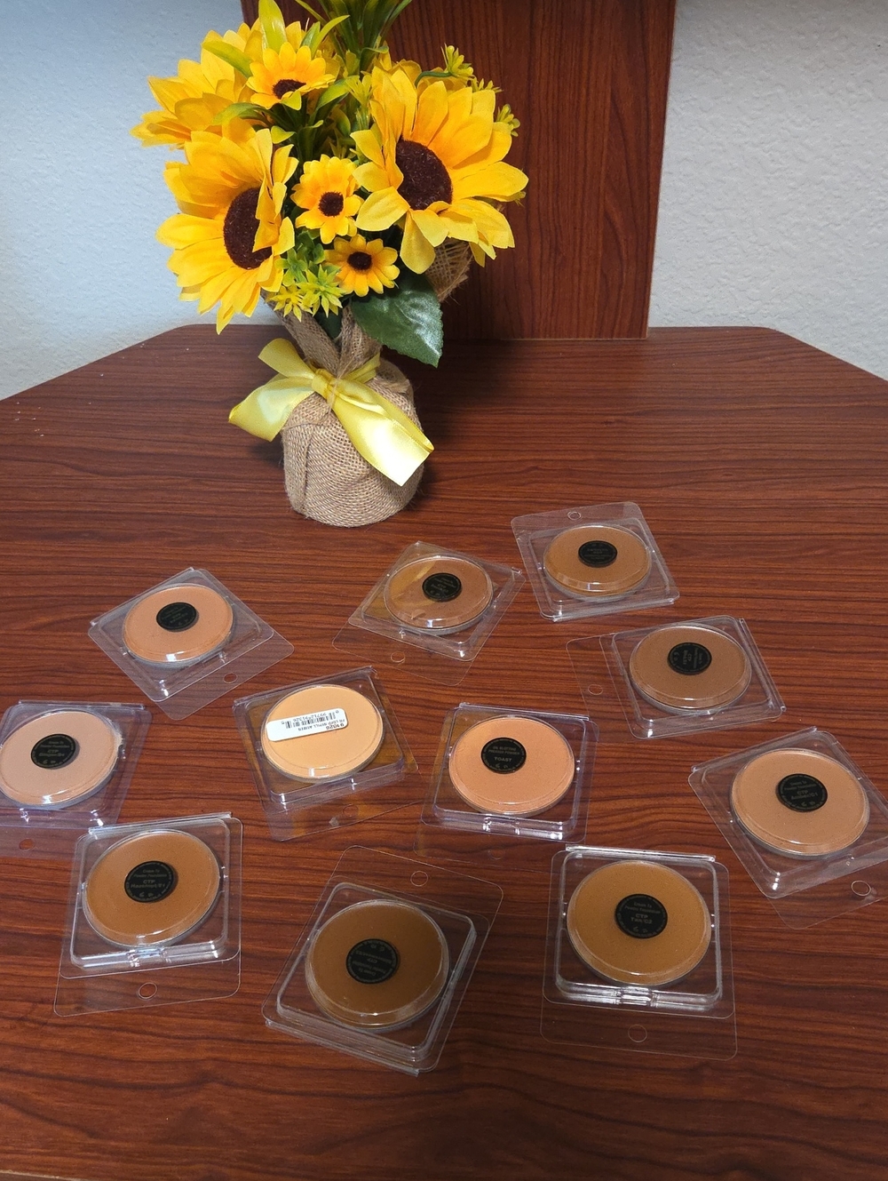 Flori Roberts Creme to Powder Foundation New sample $10 each